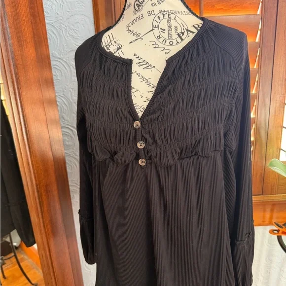 Black Smocked V-Neck Long Sleeve Top - Picture 5 of 9